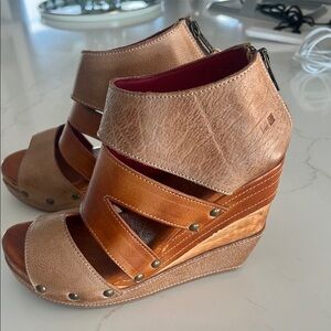 Stylish Tan Wedge Sandals